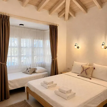 Kale Alacati Butik Çeşme